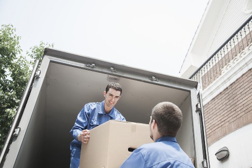 Local moving support for flats and narrow streets in Fulham